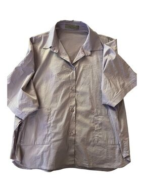 D-Exterior Made in Italy Lavender Button-Up Collared Blouse. Rare and unique fit